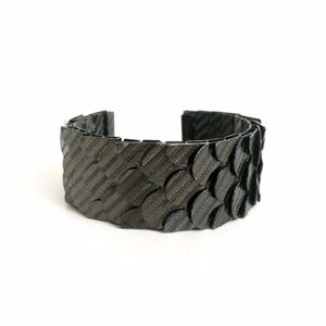 Jewelmint Black Swan Cuff